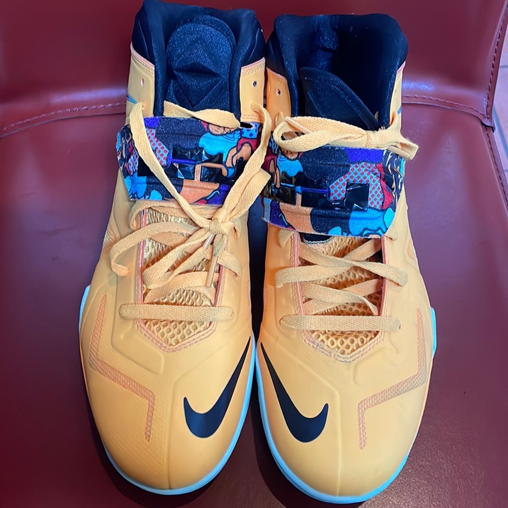 Men's Nike Lebron 7s never worn.